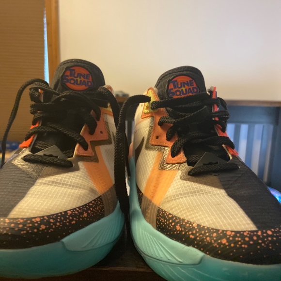 LeBron 18 Low x space jam: A new Legacy - Picture 4 of 6